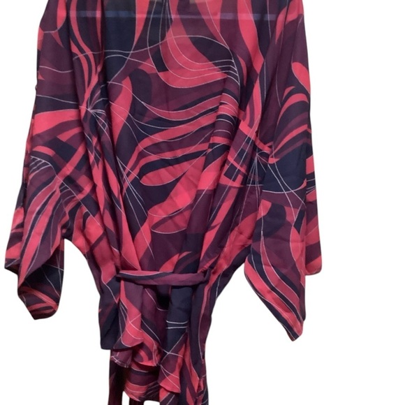 WOMANS LANE BRYANT GEOMETRIC SHIRT WITH BELT SIZE 26/28, GREAT GIFT IDEA - Picture 3 of 3